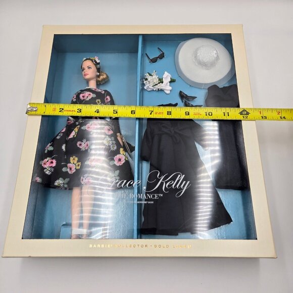 Grace Kelly The Romance Silkstone Barbie Doll Giftset By Mattel Gold Label T7944 - Picture 2 of 16